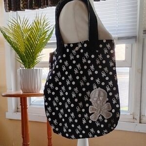 🎃NWOT SKULL CANVAS TOTE BAG WITH SNAP CLOSURE & ATTACHED ZIPPER POUCH